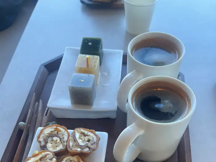 고단에서 맛본 차와 디저트