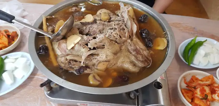 들깨삼계탕 메인 요리