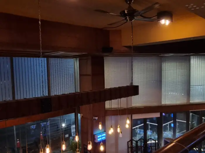 어거스트힐 강남점 내부 조명