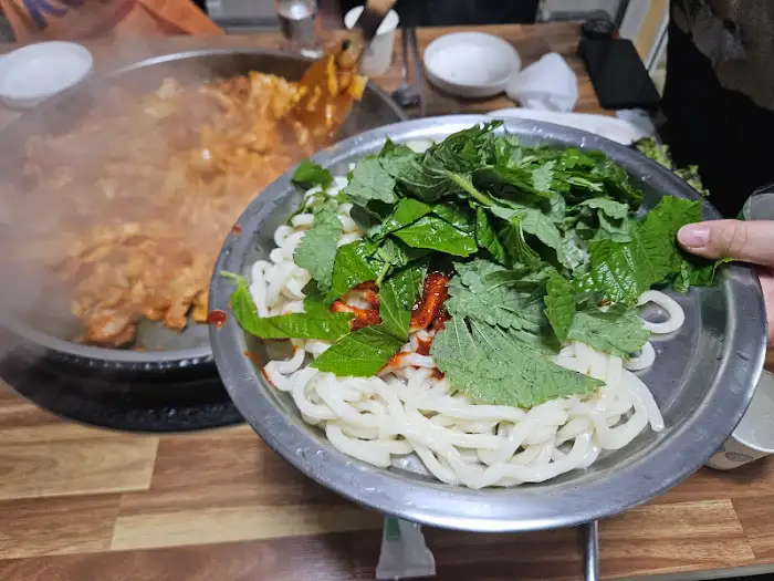 우동 사리 곁들임
