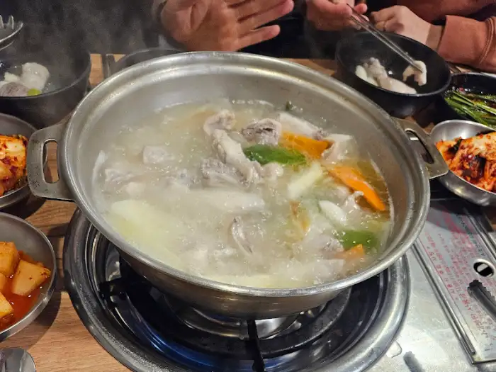 심가네칼국수 사골칼국수 끓는 모습