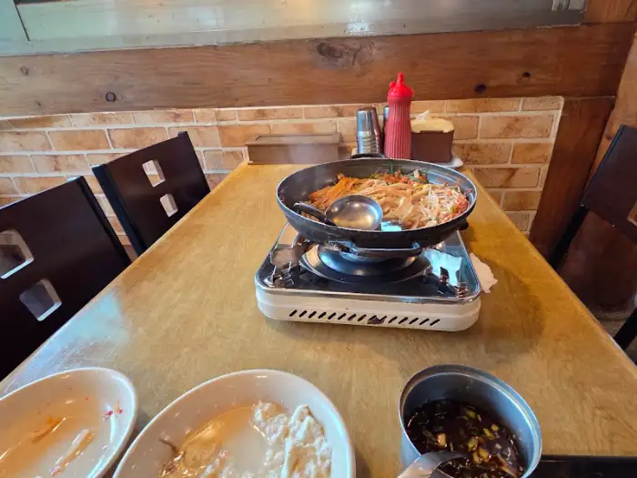 테이블 위 메인 요리