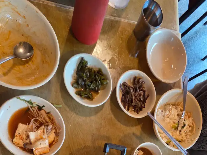 앞접시에 담긴 두부 요리