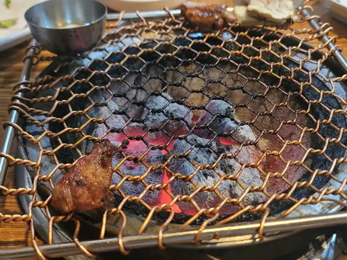 숯불 위에서 지글지글 익어가는 갈매기살