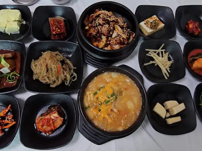 정갈하게 차려진 한상차림