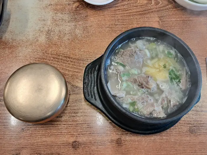 뚝배기에 담긴 곰탕