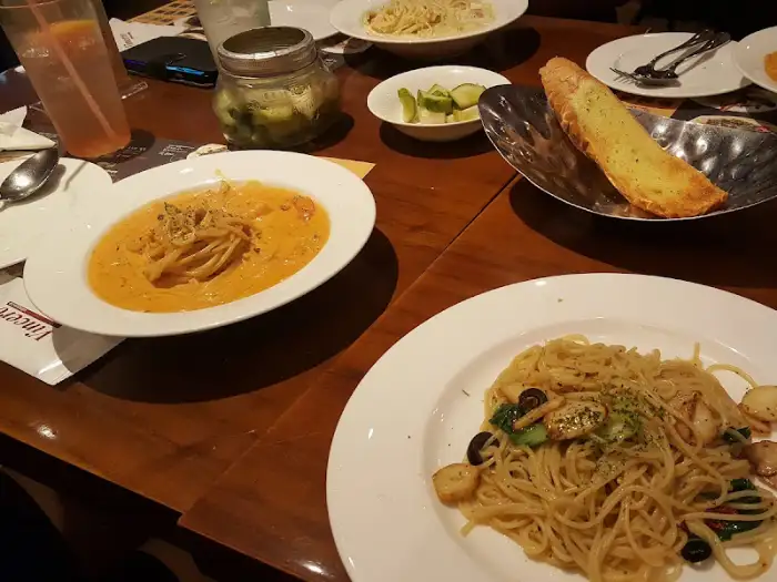 다양한 해산물이 올라간 파스타