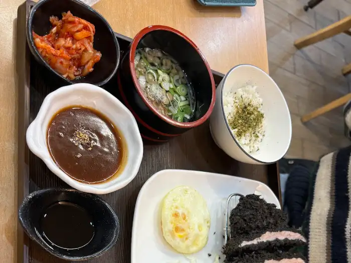 돈까스 정식 구성 상세