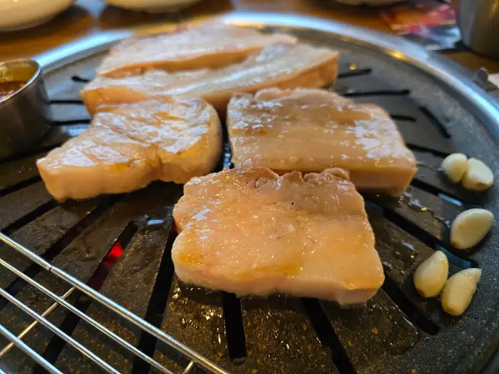굽고 있는 삼겹살