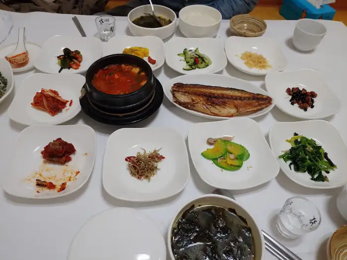 노릇하게 구워진 생선 구이