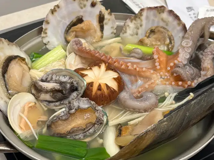 푸짐한 해산물이 담긴 해물탕
