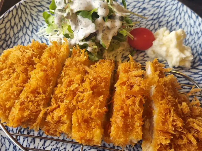 정갈하게 차려진 생선까스 정식