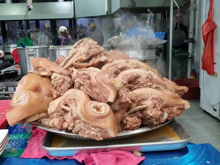 탑골순대국 모듬 수육