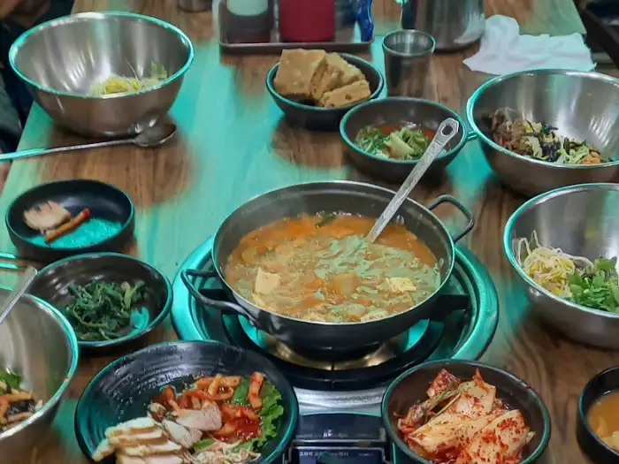 다양한 곁들임 반찬들