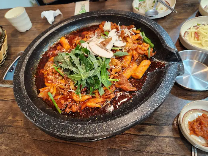 정갈하게 담긴 주물럭