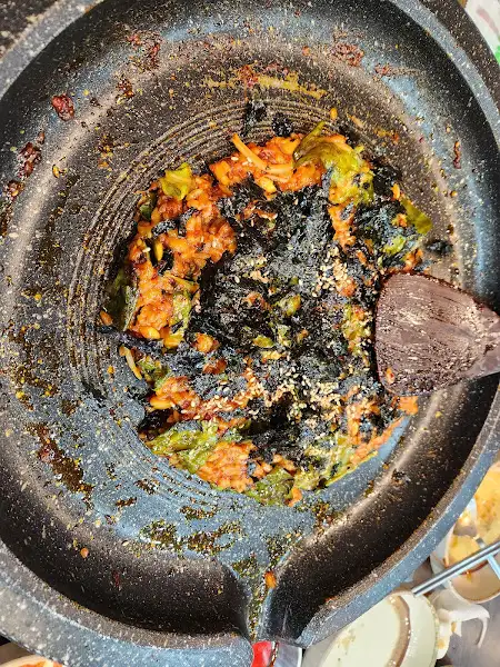 한상 가득 차려진 음식