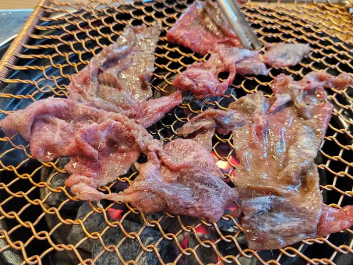 숯불 위에서 구워지는 불고기