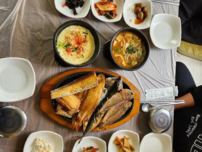 모듬생선구이와 기본 반찬