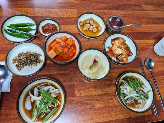 다양한 곁들임 찬