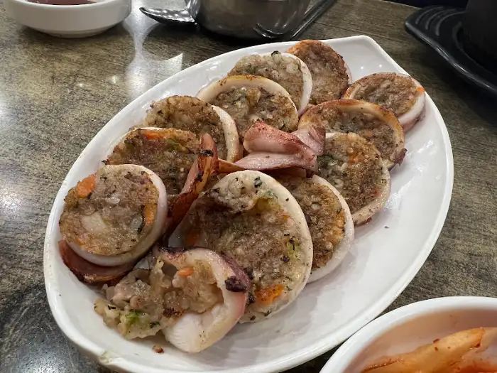 본순대국 오징어순대 단면