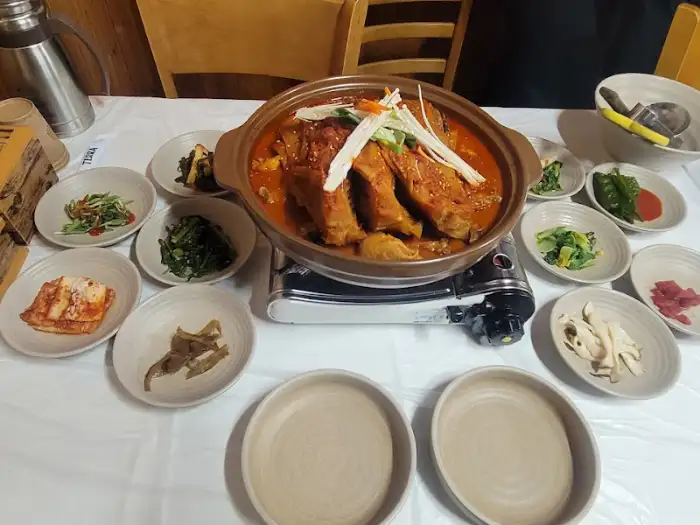 묵은지닭매운탕 한상차림