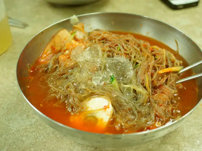 냉면 국물과 면발