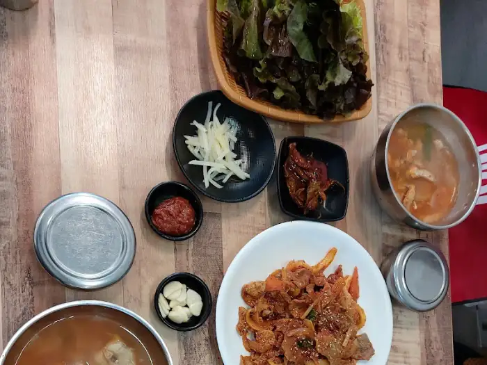 두루치기와 곁들임 메뉴