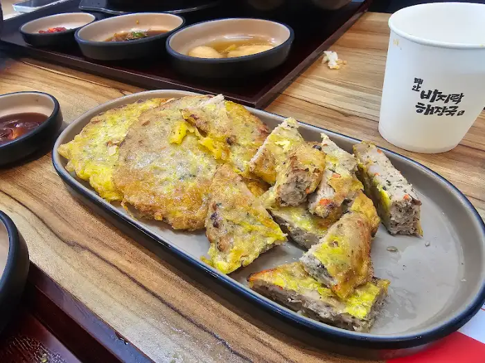 해장국과 함께 나온 완자 메뉴