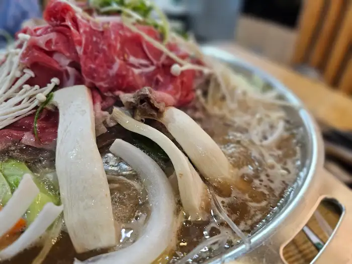 고기와 함께 나온 냉면