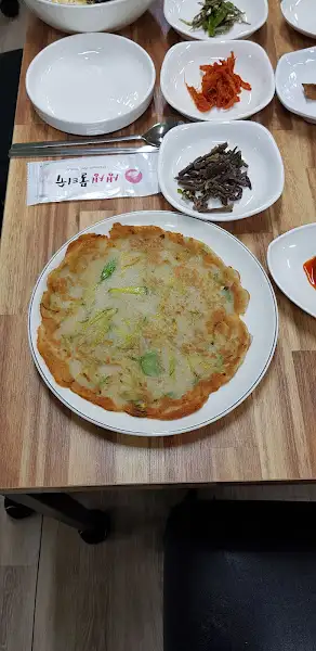 갓 부쳐 나온 바삭하고 고소한 감자전