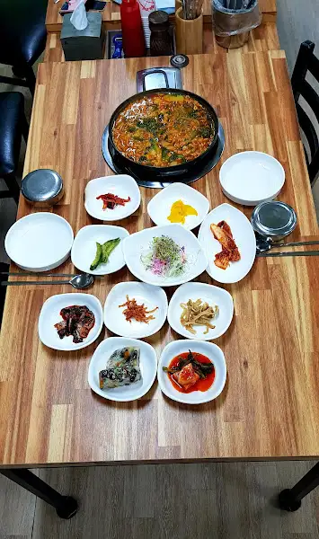 푸짐하게 차려진 한 상차림