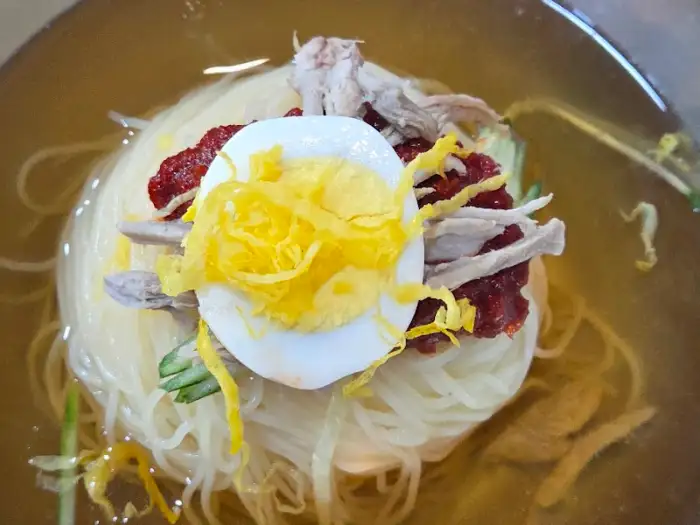 탱탱한 면발의 밀면