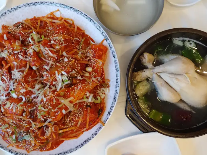 아구찜과 함께 나온 삼계탕