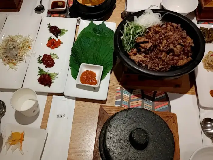 푸짐하게 담긴 직화 돼지 불고기