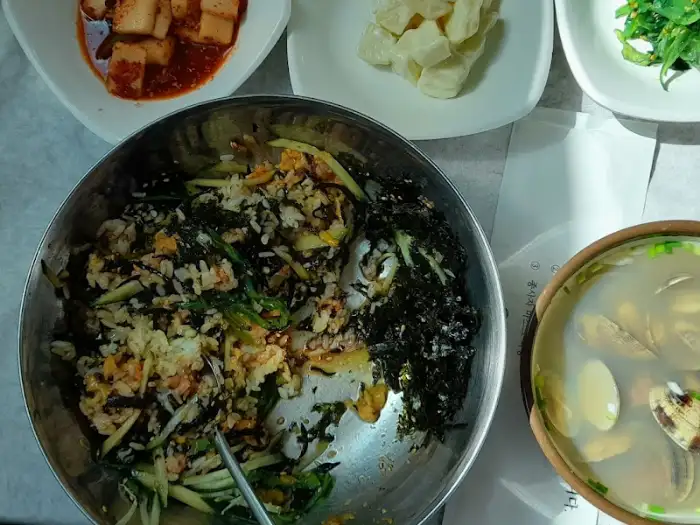 정갈하게 차려진 밑반찬