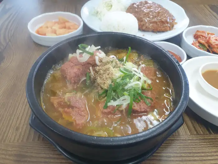 따뜻한 뼈해장국 클로즈업