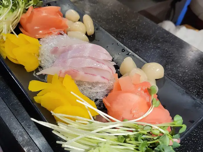 신선한 숙성회 한 점