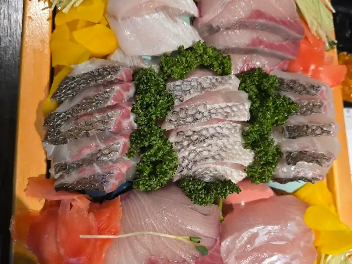 풍성하게 차려진 숙성회 모둠