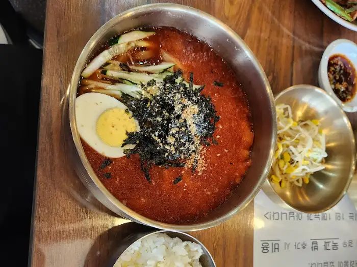 냉 묵밥 비주얼