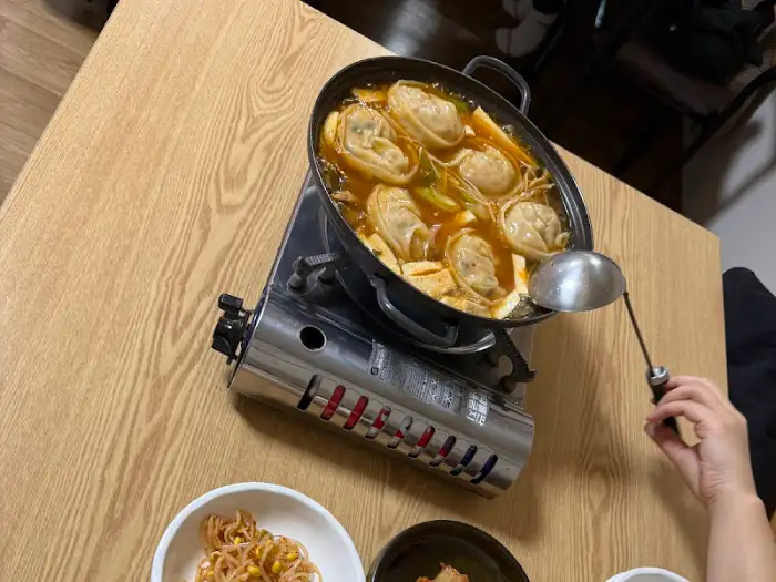 만두전골 국물과 만두