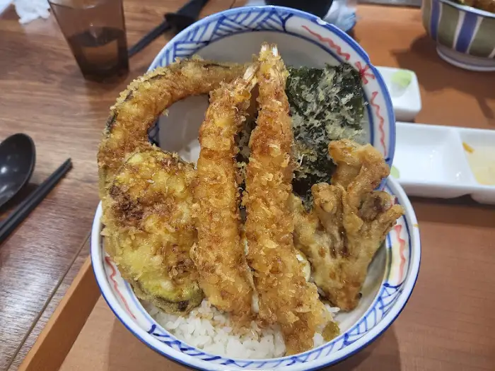 푸짐한 텐동 한 상차림