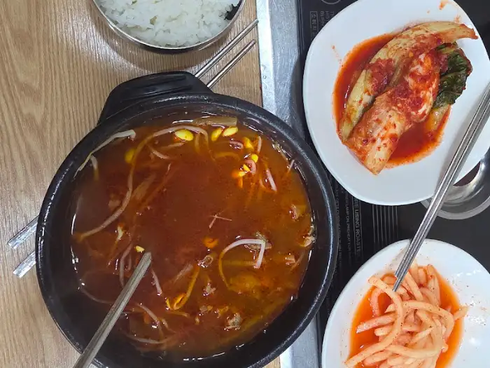 따로국밥과 곁들임 반찬