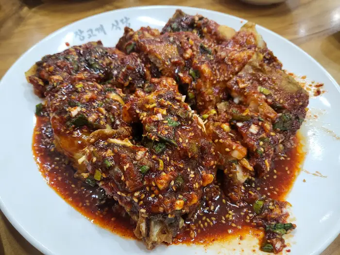 양념이 듬뿍 얹어진 명태구이