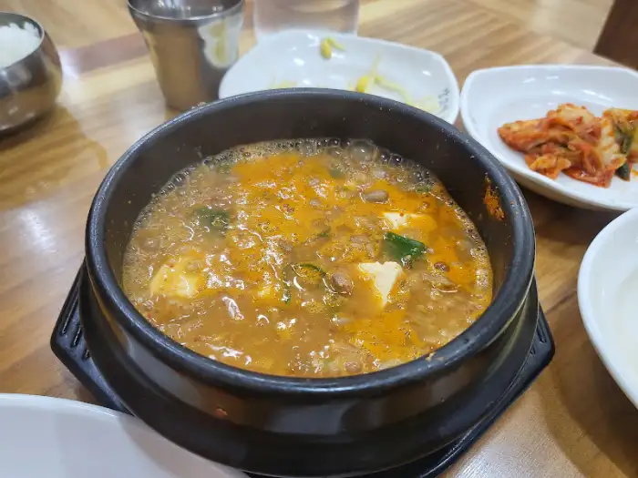 보글보글 끓고 있는 청국장
