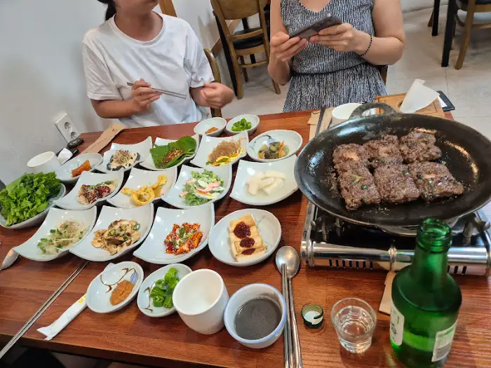 식탁 전경