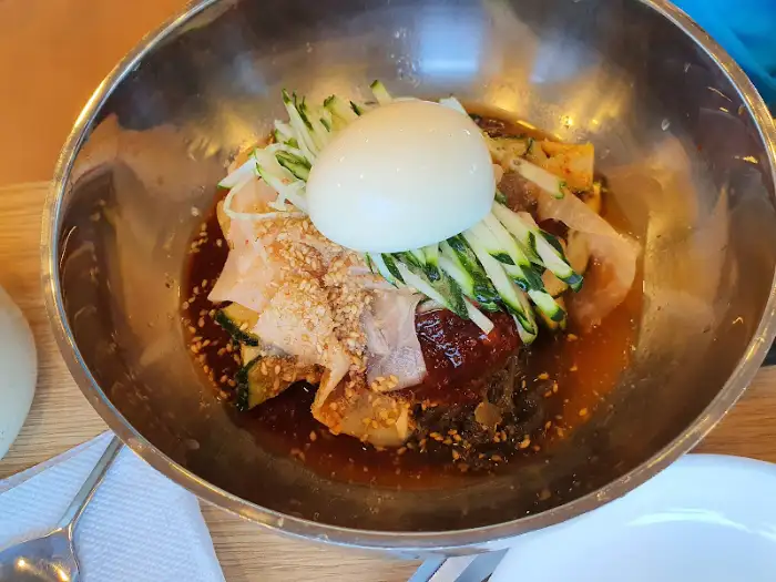 물냉면