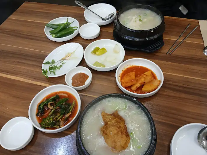 테이블 세팅 및 삼계탕