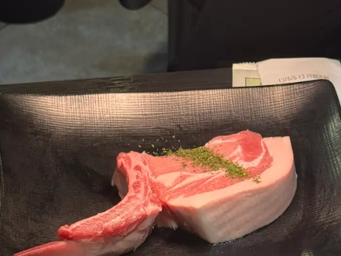 신선한 통돼지 목살
