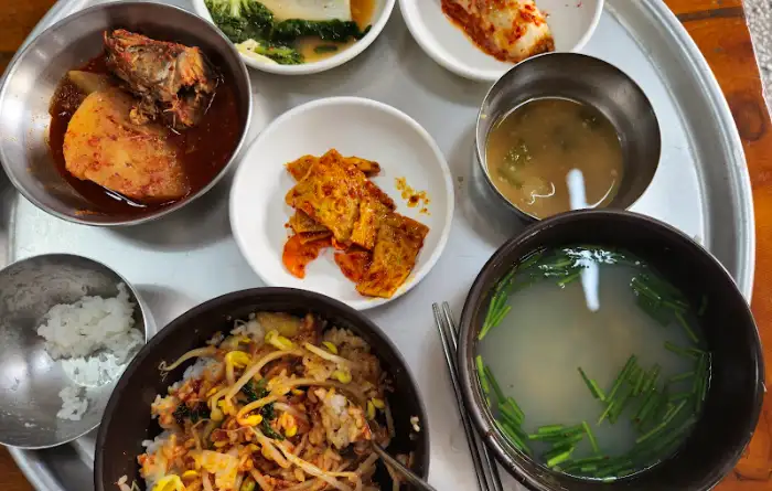 한상 차림의 일부, 밥과 국, 밑반찬들