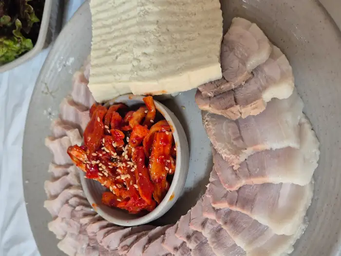 순두부와 수육 클로즈업